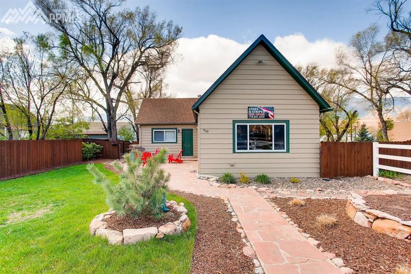 909 W Cucharras St, Colorado Springs, CO 80905
