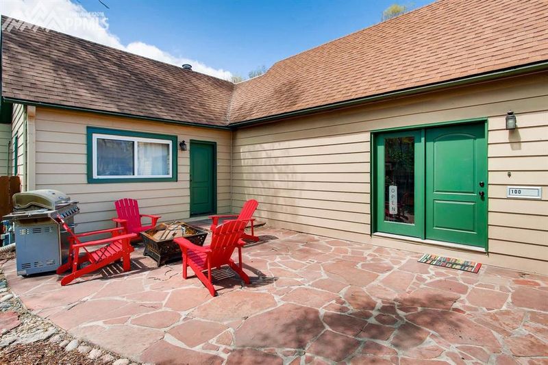 909 W Cucharras St, Colorado Springs, CO 80905