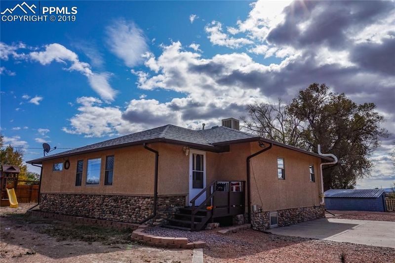 910 11th St, Penrose, CO 81240