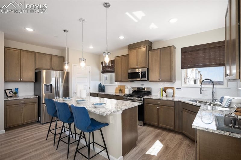 910 Hook Grv, Colorado Springs, CO 80907