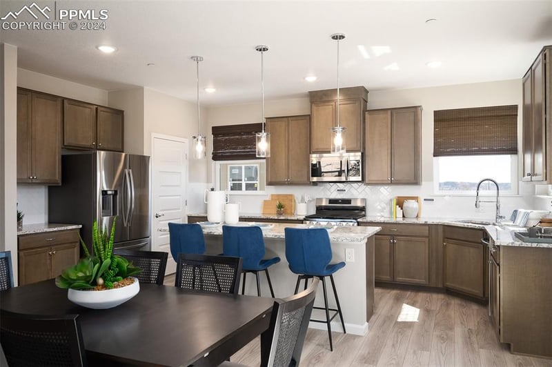 910 Hook Grv, Colorado Springs, CO 80907