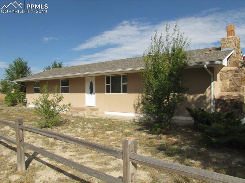 910 L St, Penrose, CO 81240