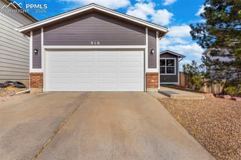 910 Lords Hill Dr, Fountain, CO 80817