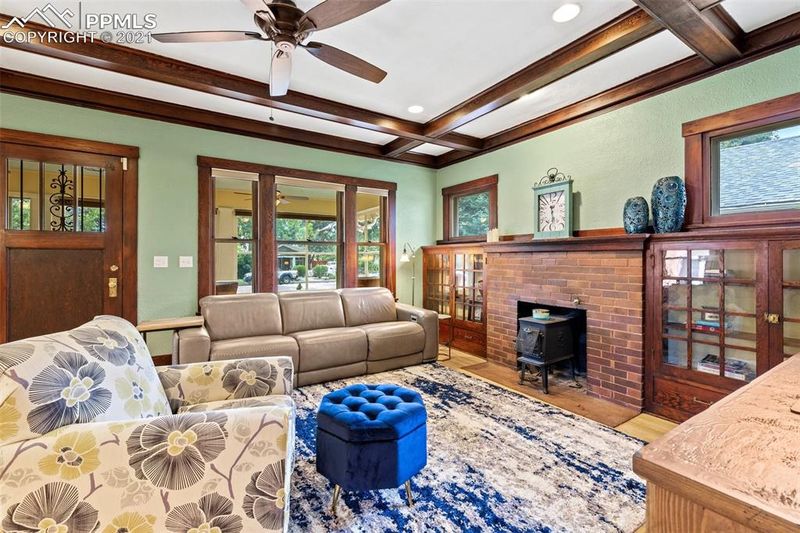 911 N Corona St, Colorado Springs, CO 80903