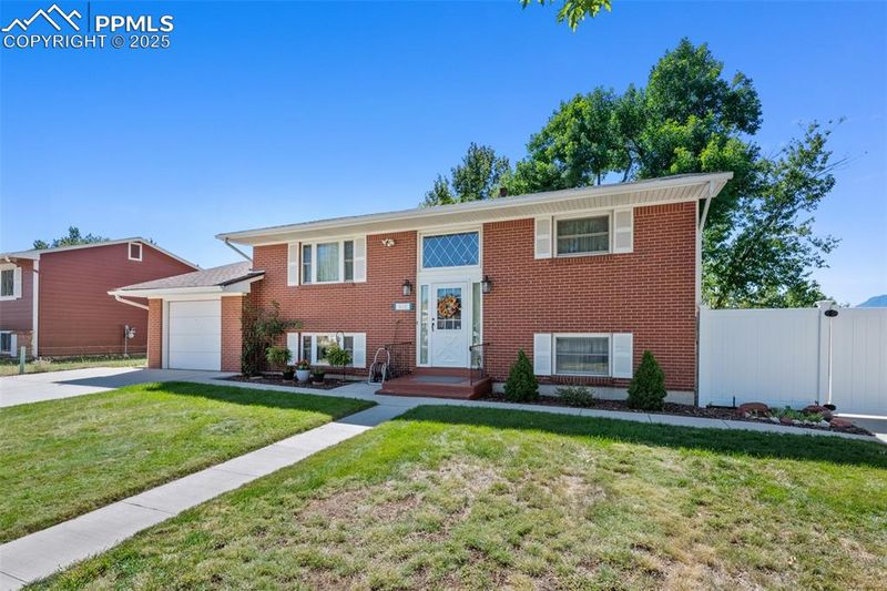 912 Potter Dr, Colorado Springs, CO 80909