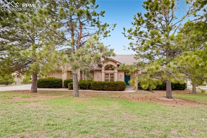 913 W Caribou Dr, Monument, CO 80132