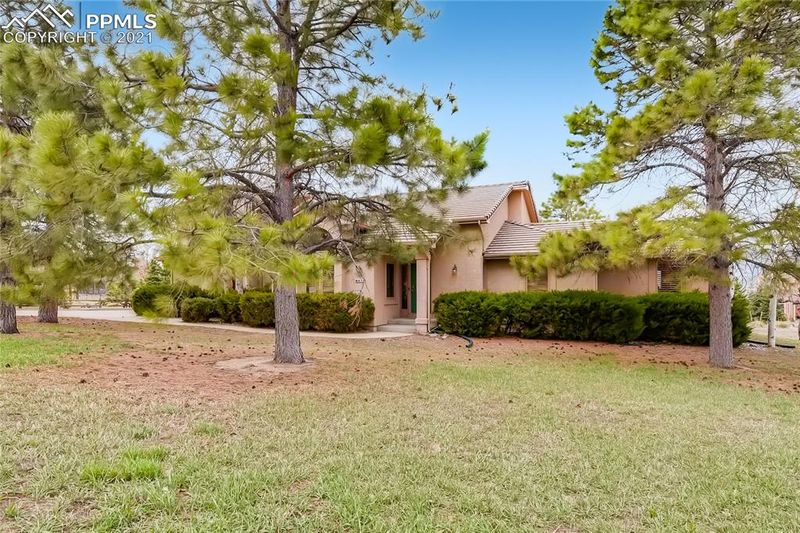 913 W Caribou Dr, Monument, CO 80132