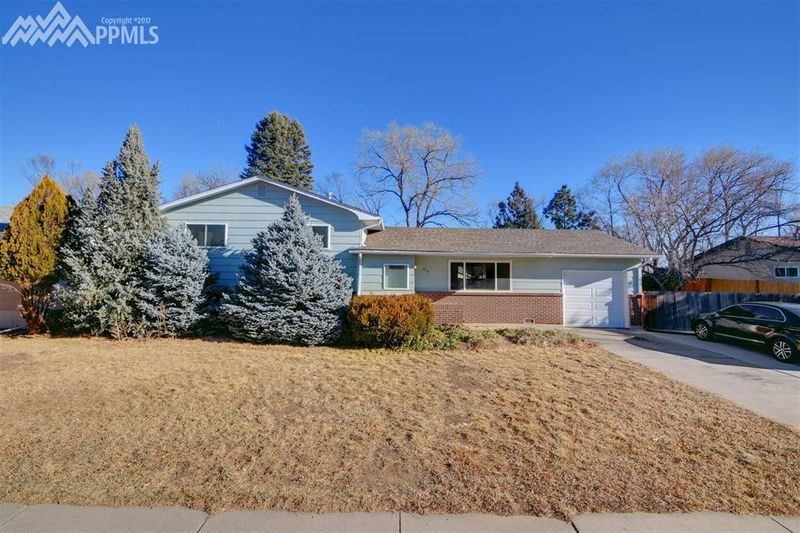 913 Crown Ridge Dr, Colorado Springs, CO 80904