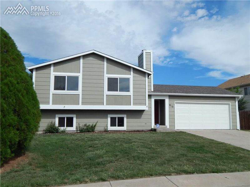 913 Daffodil St, Fountain, CO 80817