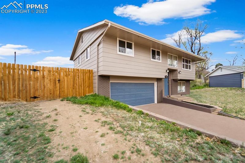 914 Maxwell Ln, Colorado Springs, CO 80909