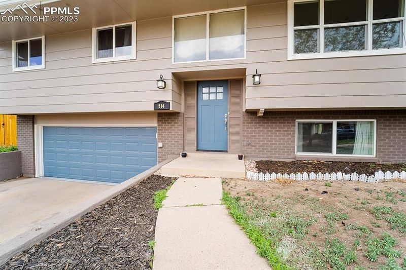 914 Maxwell Ln, Colorado Springs, CO 80909