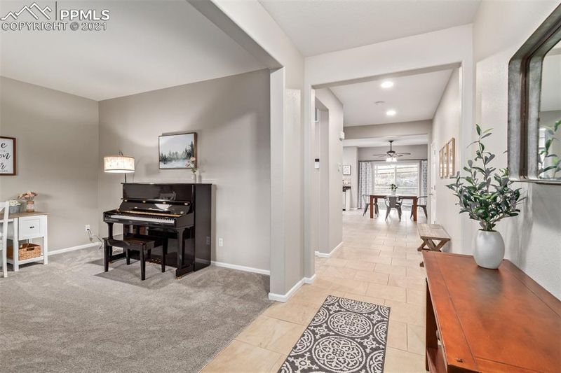 914 Spectrum Loop, Colorado Springs, CO 80921