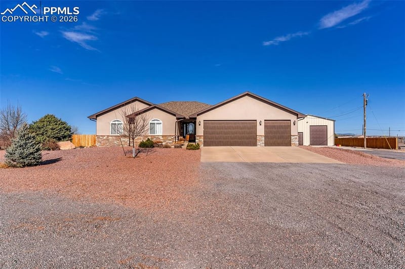 915 N Matt Dr, Pueblo, CO 81007