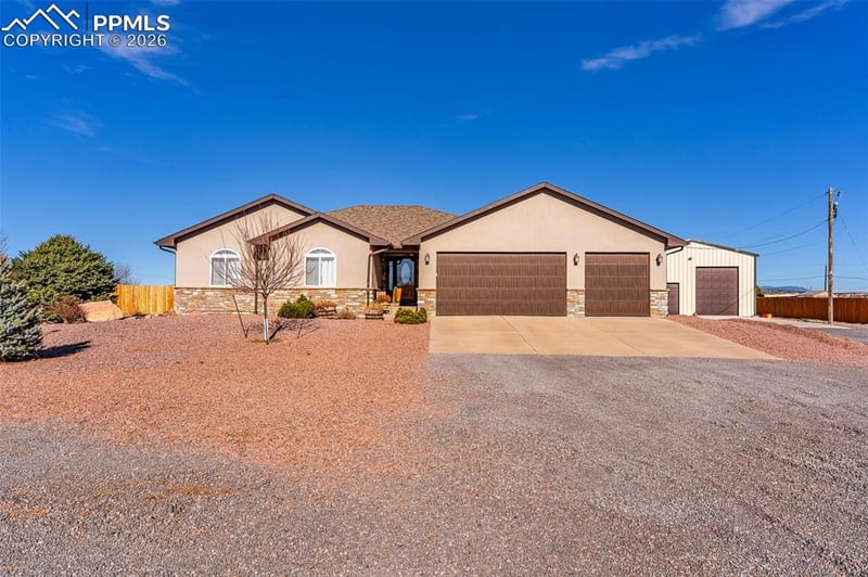 915 N Matt Dr, Pueblo, CO 81007