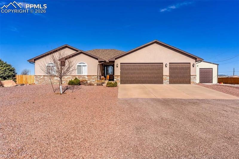 915 N Matt Dr, Pueblo, CO 81007
