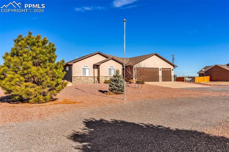 915 N Matt Dr, Pueblo, CO 81007