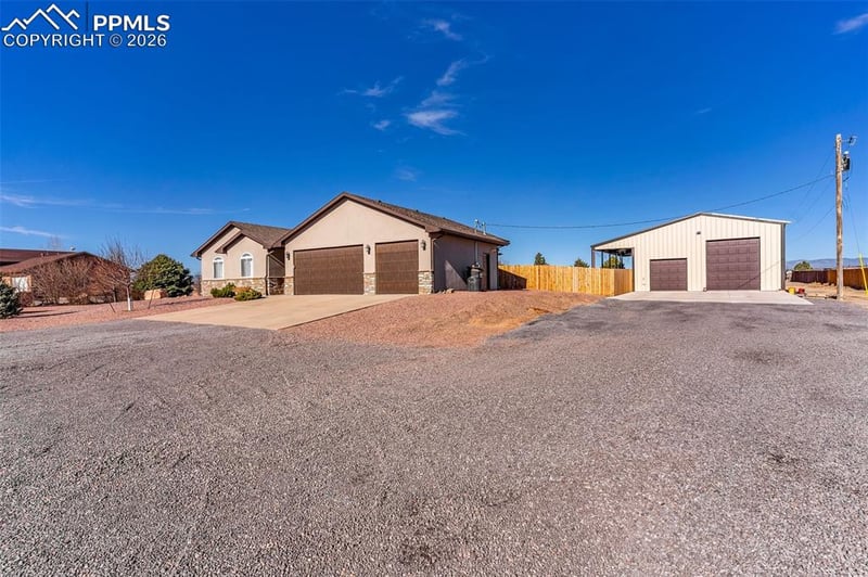 915 N Matt Dr, Pueblo, CO 81007
