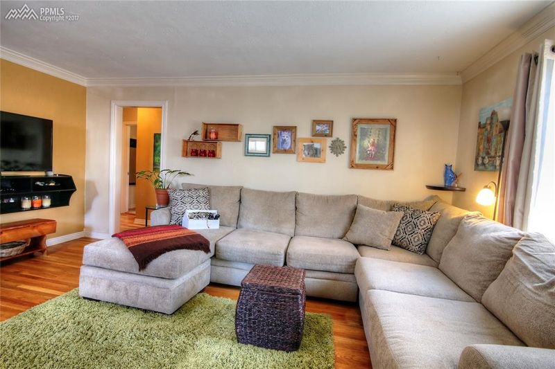 916 E Cucharras St, Colorado Springs, CO 80903