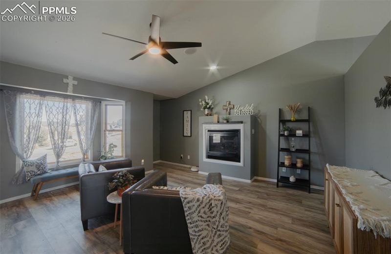 917 S Sterling Ln, Pueblo, CO 81007