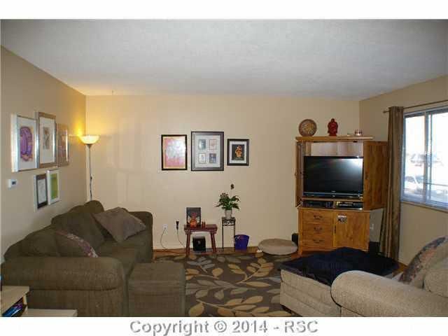 918 Boggs Dr, Colorado Springs, CO 80910