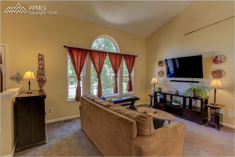 918 Daffodil St, Fountain, CO 80817