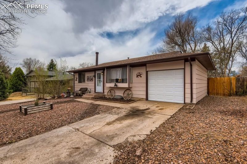 918 Querida Dr, Colorado Springs, CO 80909