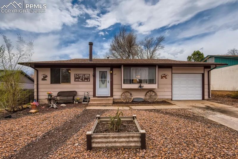 918 Querida Dr, Colorado Springs, CO 80909