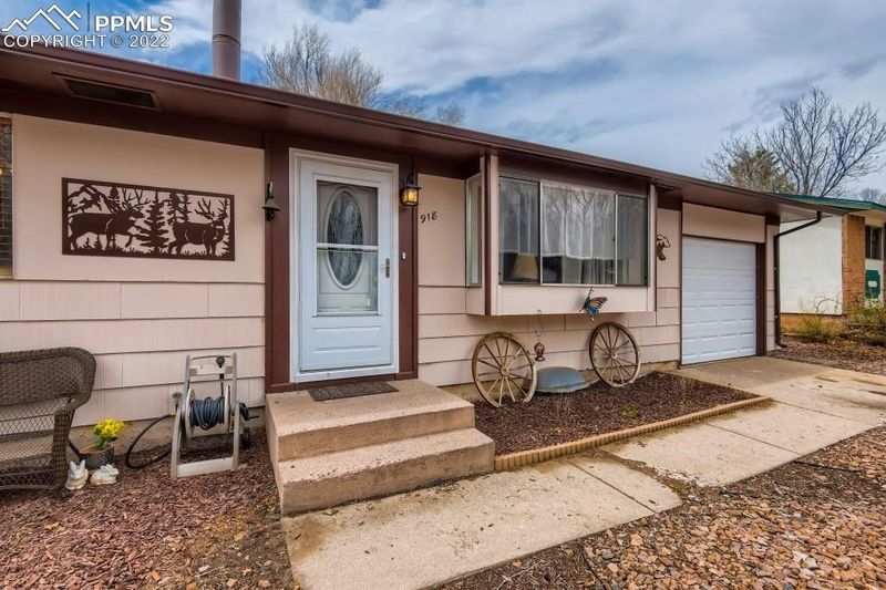918 Querida Dr, Colorado Springs, CO 80909