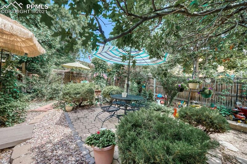 920 Oak Bend Ct, Colorado Springs, CO 80919