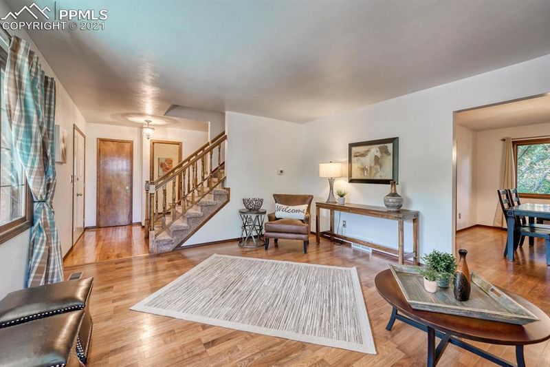 920 Oak Bend Ct, Colorado Springs, CO 80919