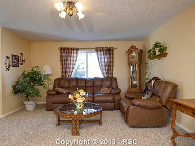 921 Cragin Rd, Colorado Springs, CO 80920