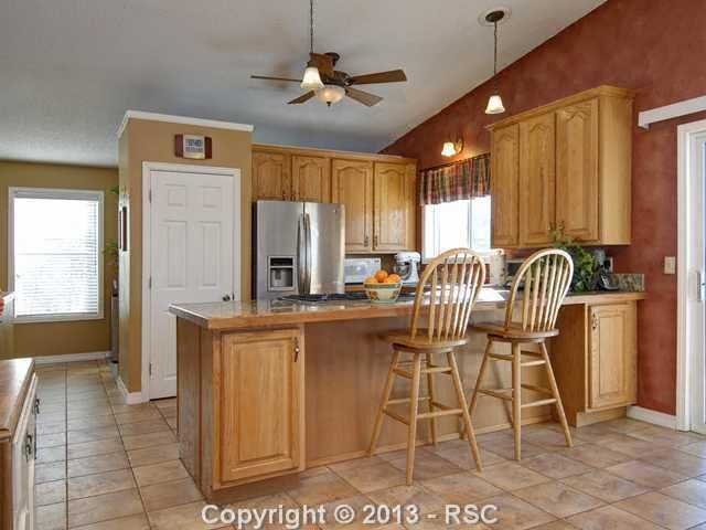 921 Cragin Rd, Colorado Springs, CO 80920