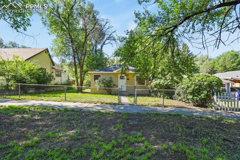 921 E Cucharras St, Colorado Springs, CO 80903