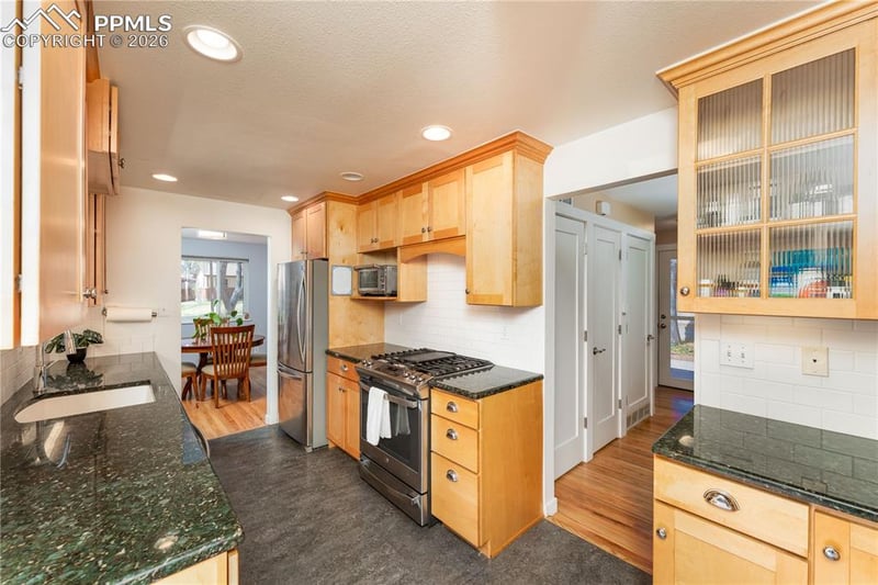 921 Valley Rd, Colorado Springs, CO 80904