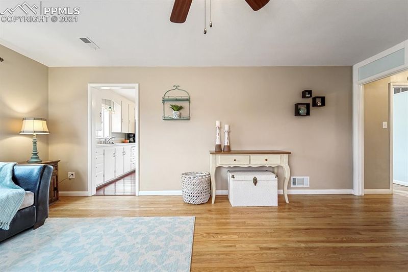 922 N Logan Ave, Colorado Springs, CO 80909