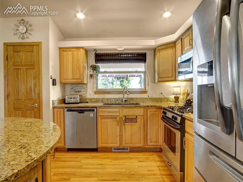 922 S Rosa Linda Dr, Pueblo, CO 81007