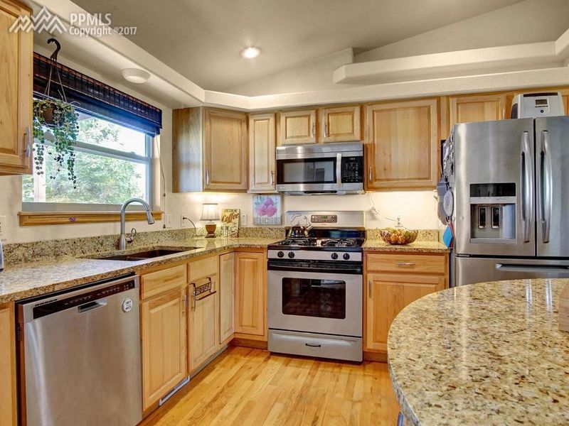 922 S Rosa Linda Dr, Pueblo, CO 81007
