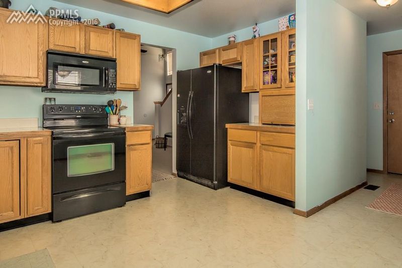 9220 Granger Ln, Colorado Springs, CO 80923