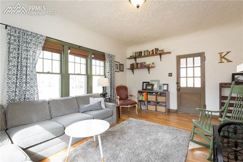 923 Cheyenne Blvd, Colorado Springs, CO 80910