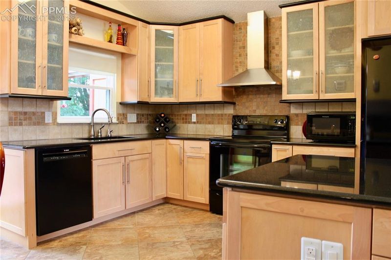 925 Harbourne St, Colorado Springs, CO 80911