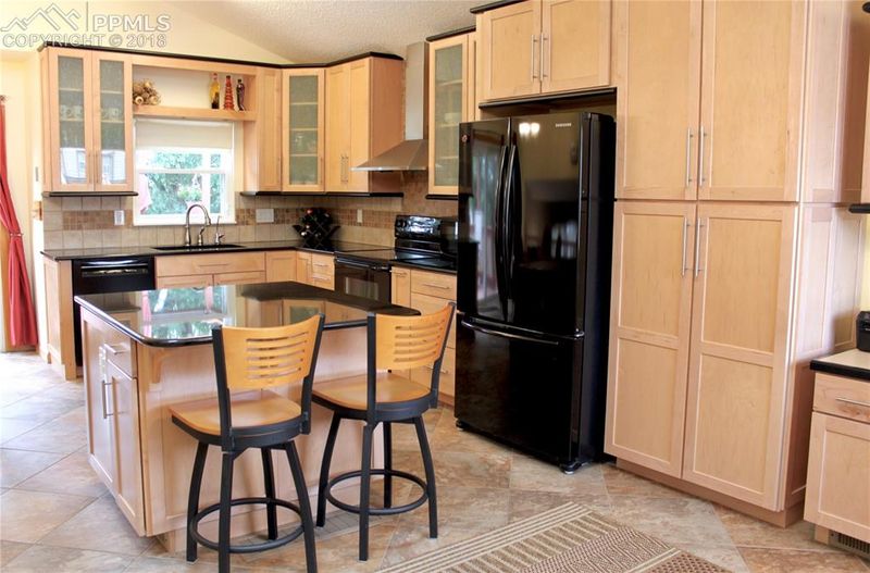 925 Harbourne St, Colorado Springs, CO 80911