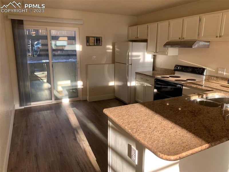 925 Hathaway Dr, Colorado Springs, CO 80915
