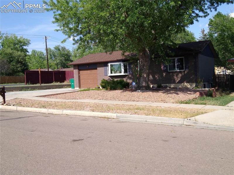 925 Holmes Dr, Colorado Springs, CO 80909