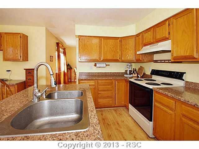 925 Lindstrom Dr, Colorado Springs, CO 80911