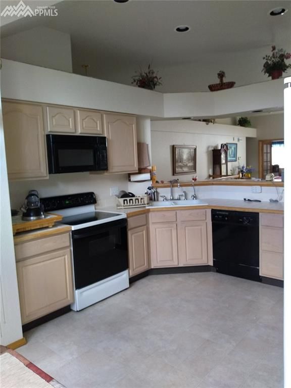 925 Mesa Creek Dr, Monument, CO 80132
