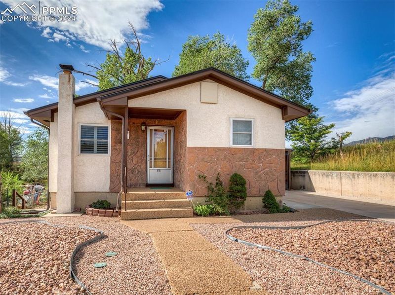925 W Monroe St, Colorado Springs, CO 80907