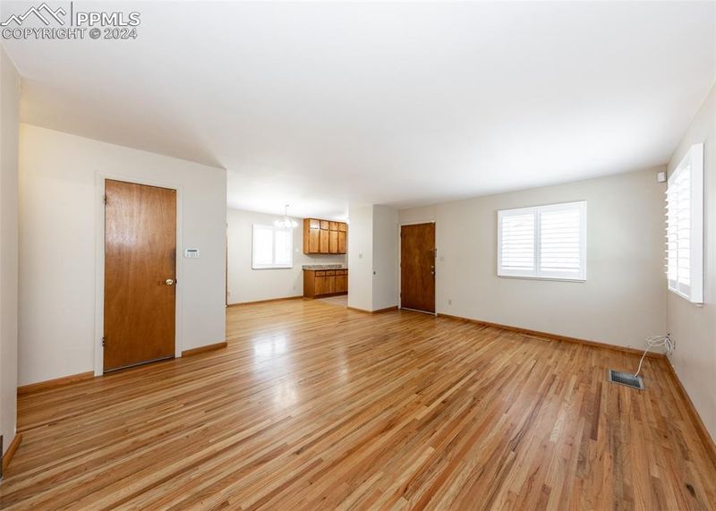925 W Monroe St, Colorado Springs, CO 80907