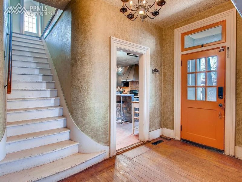 927 E Cimarron St, Colorado Springs, CO 80903