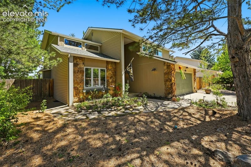 927 Oakwood Dr, Castle Rock, CO 80104