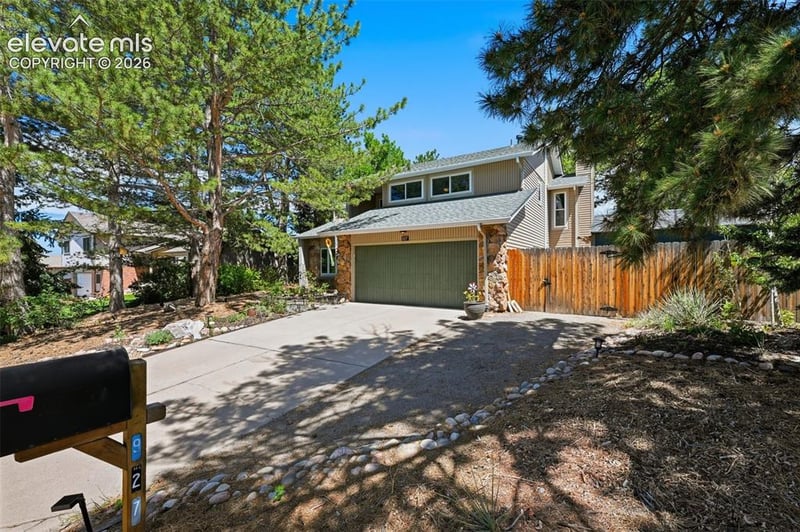 927 Oakwood Dr, Castle Rock, CO 80104